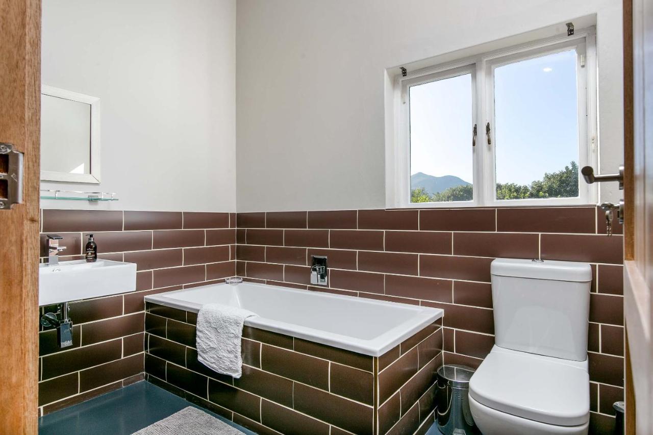 Noordhoek - Solar Back Up Power Guest house *